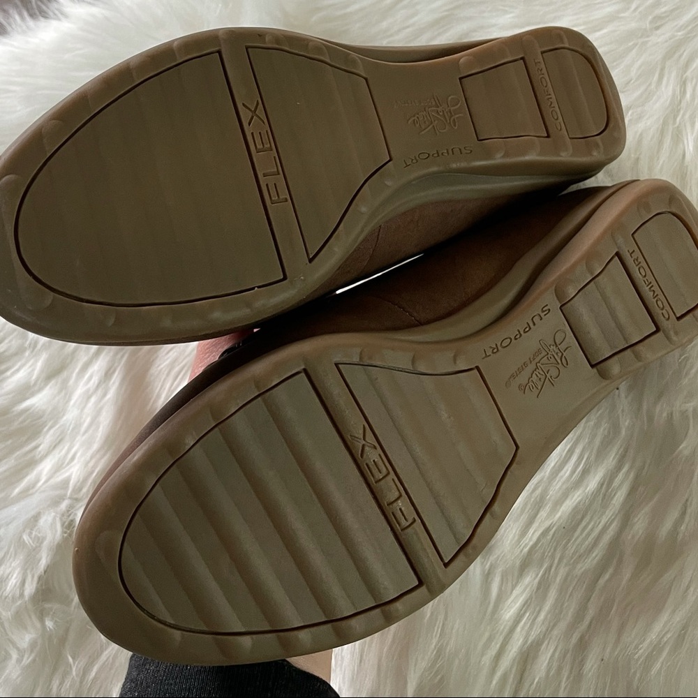 Brown LifeStride Phoebe Women's Slip-On Loafers - Picture 5 of 8